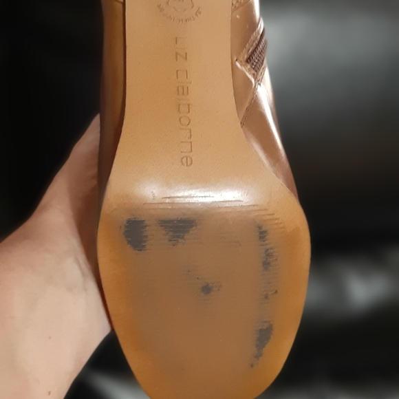 Liz Claiborne size 7 above ankle distressed boot - Picture 9 of 9